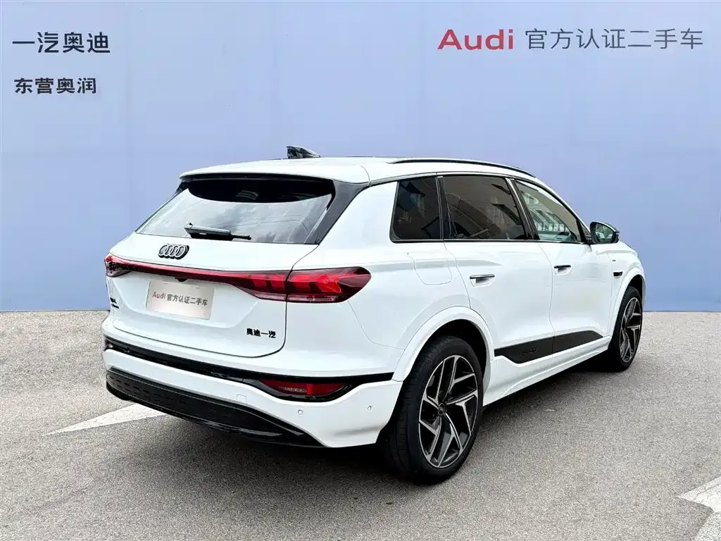 Audi Q6L e-tron — фото 2