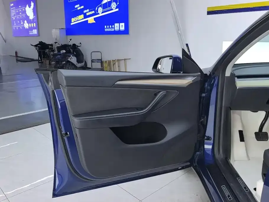 Tesla Model Y — фото 6