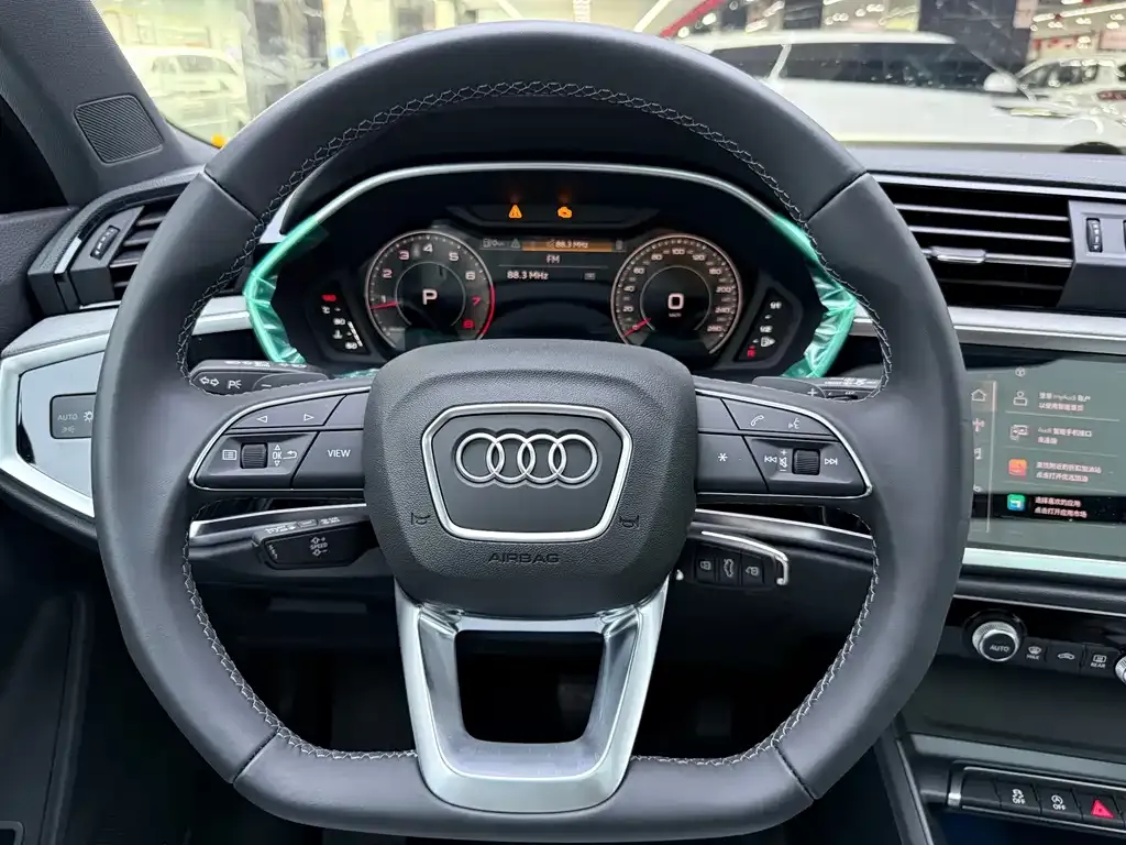 Audi Q3 — фото 9