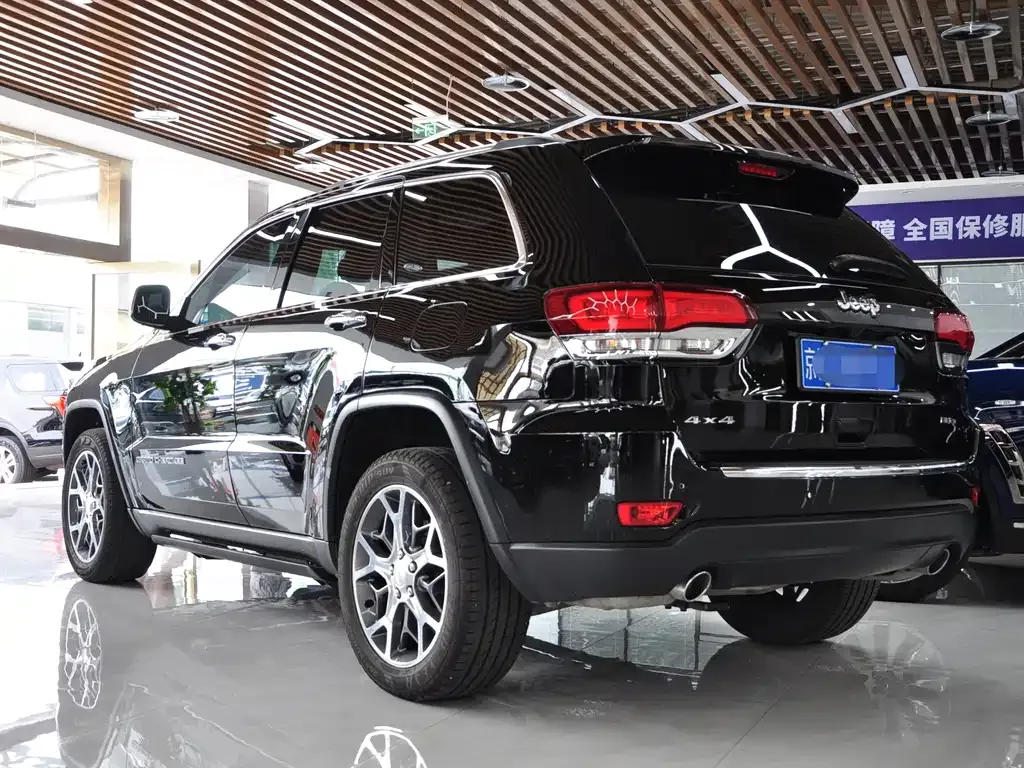 Jeep Grand Cherokee (Import) — фото 7