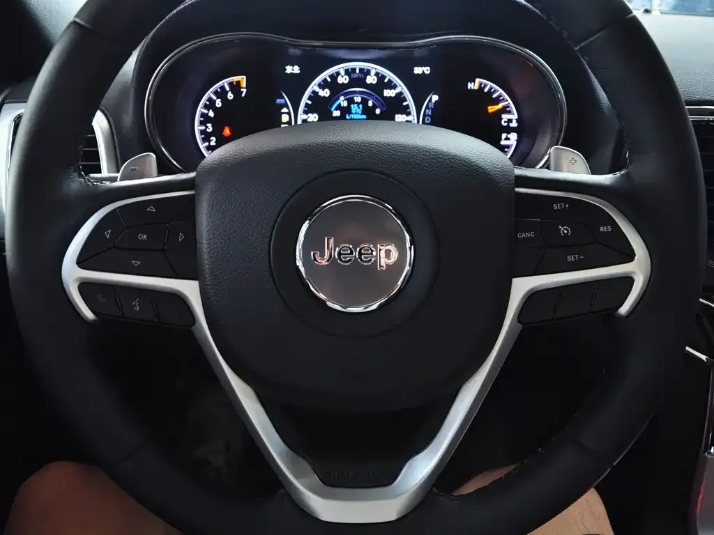 Jeep Grand Cherokee (Import) — фото 10