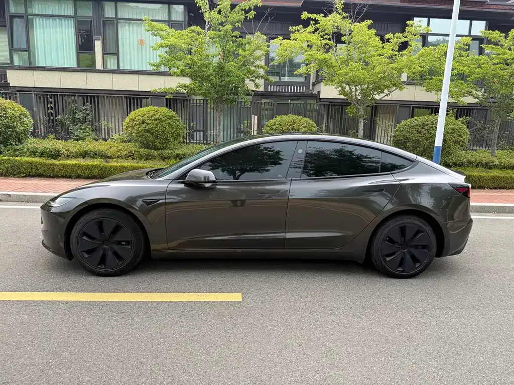 Tesla Model 3 — фото 7