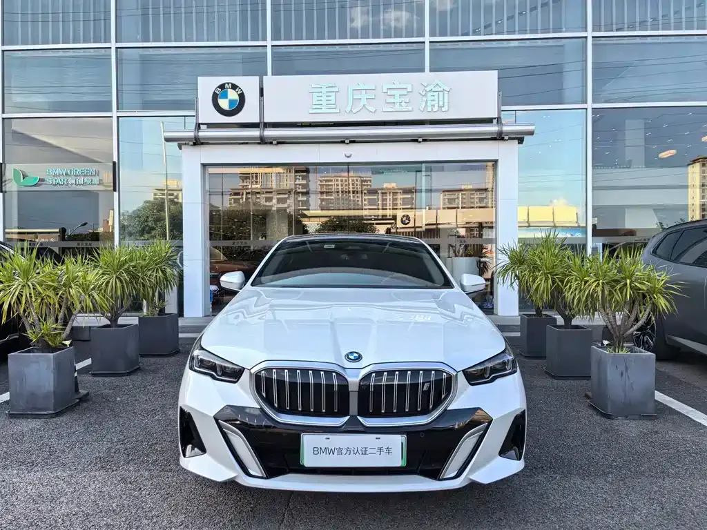 BMW i5 — фото 5