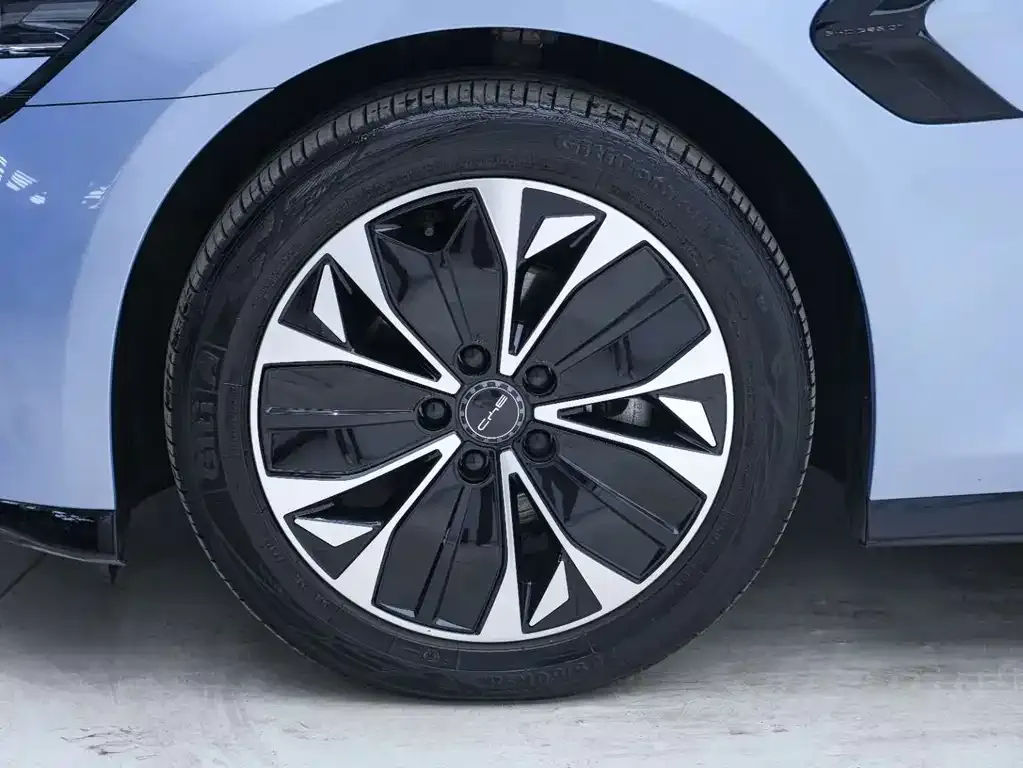 BYD Seal — фото 9