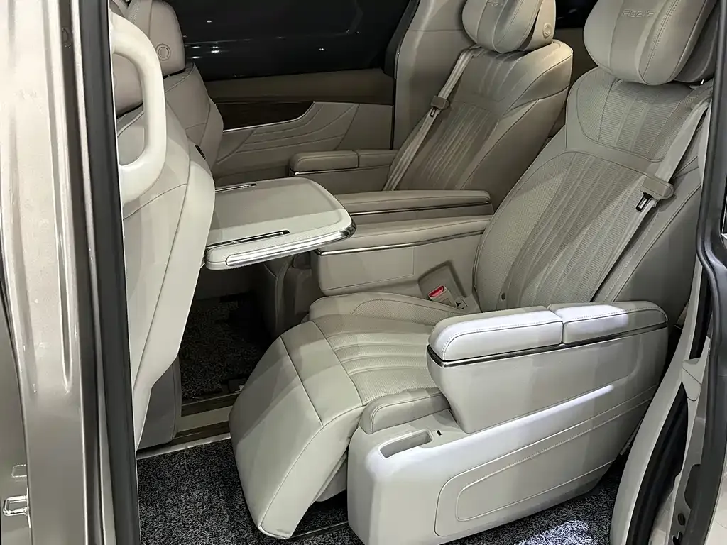 Roewe iMAX8 — фото 8