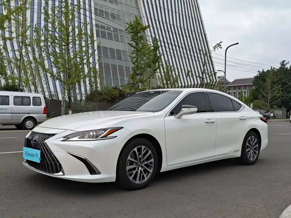 Lexus ES — фото 1
