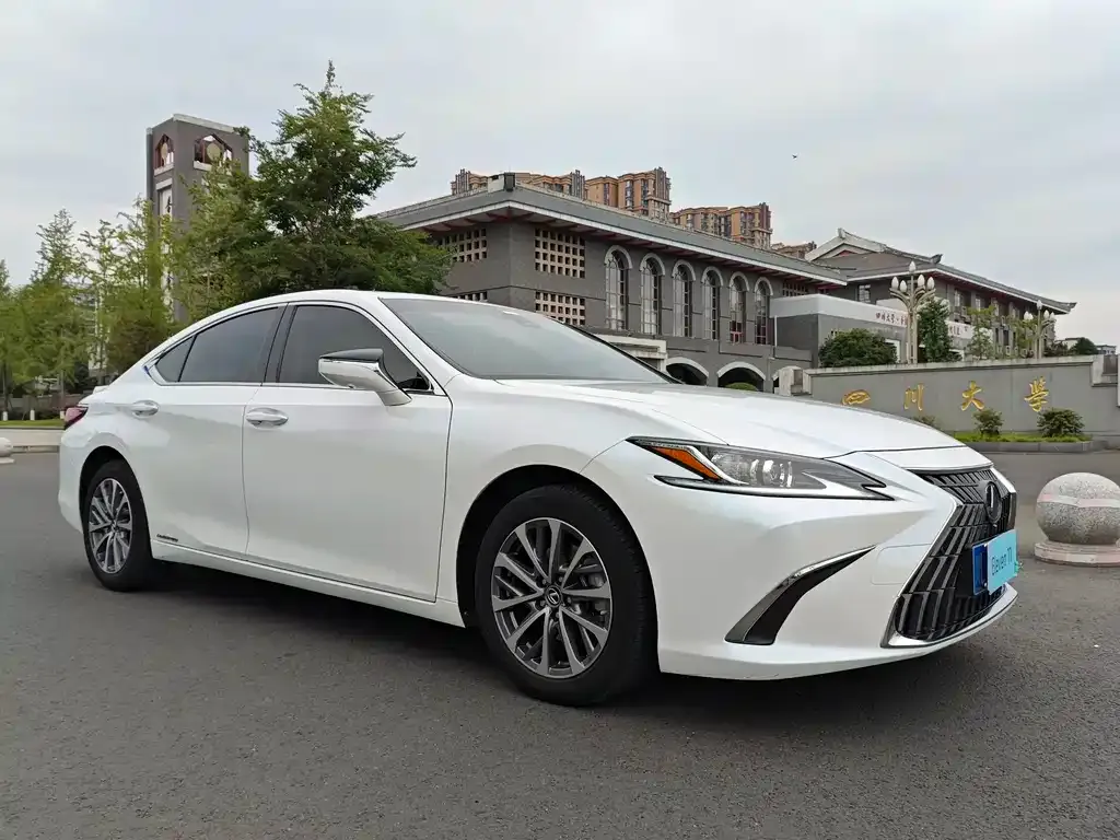 Lexus ES — фото 5