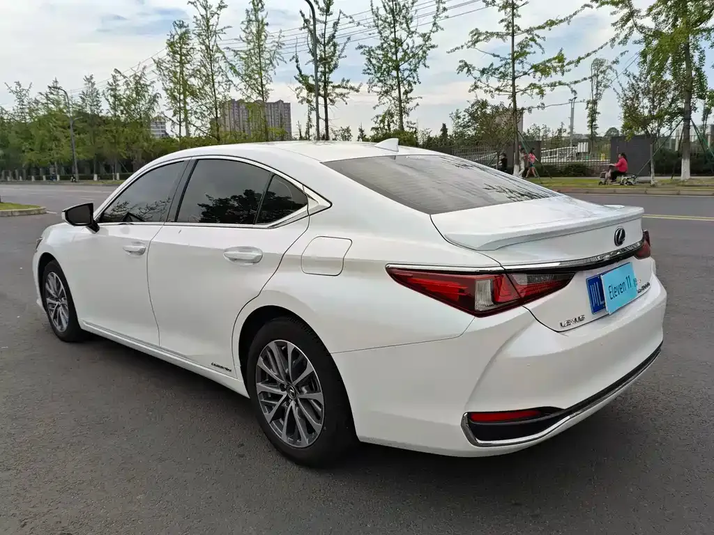 Lexus ES — фото 10