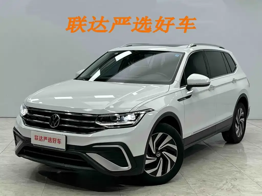 Volkswagen Tiguan L — фото 1