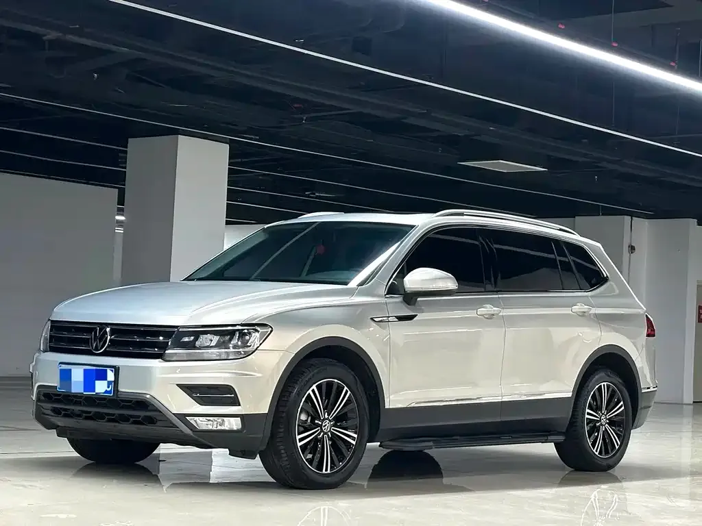Volkswagen Tiguan L — фото 1