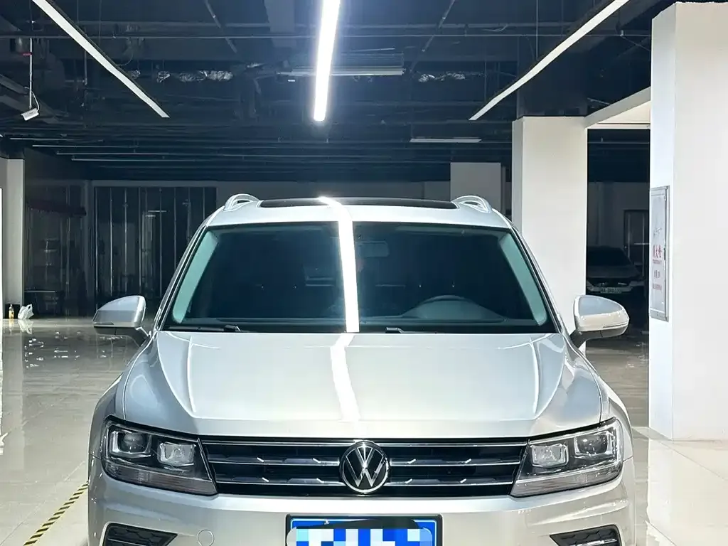 Volkswagen Tiguan L — фото 8