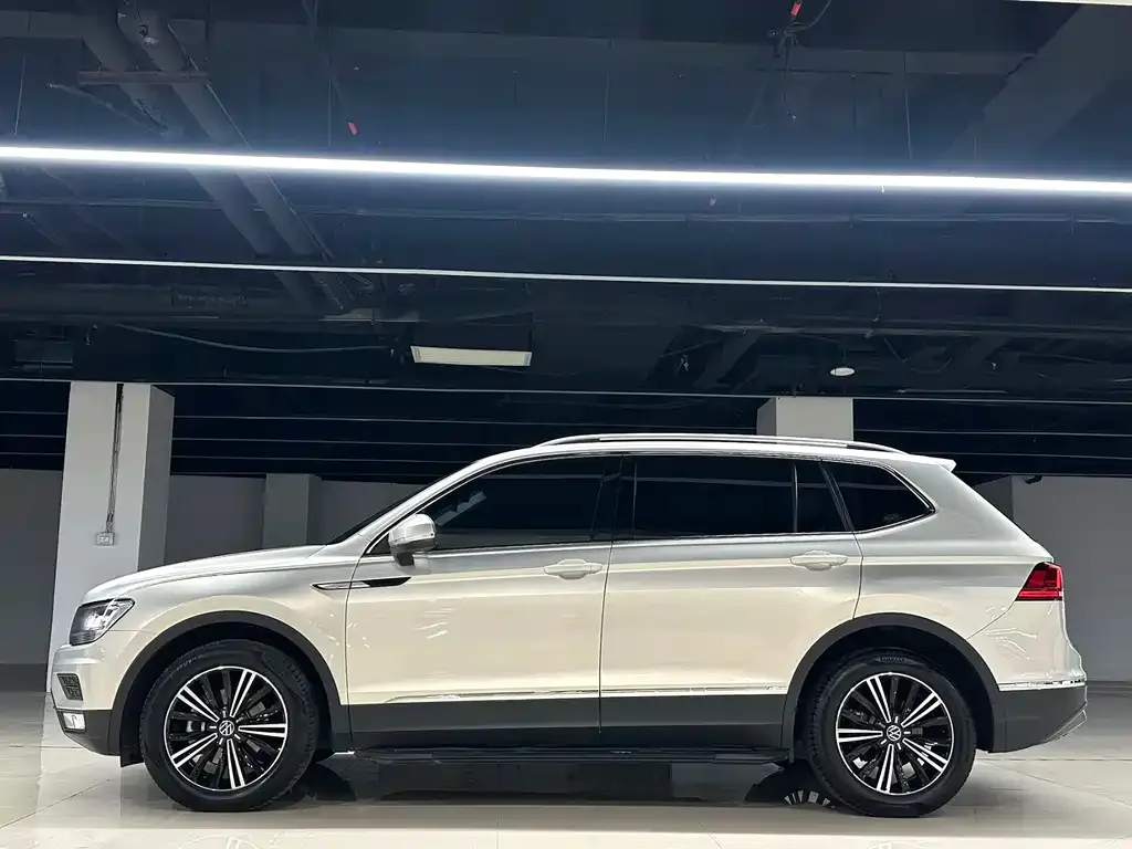 Volkswagen Tiguan L — фото 9