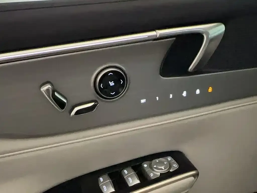 Buick GL8 Hybrid — фото 3