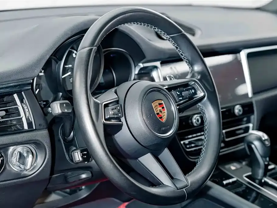 Porsche Macan — фото 10