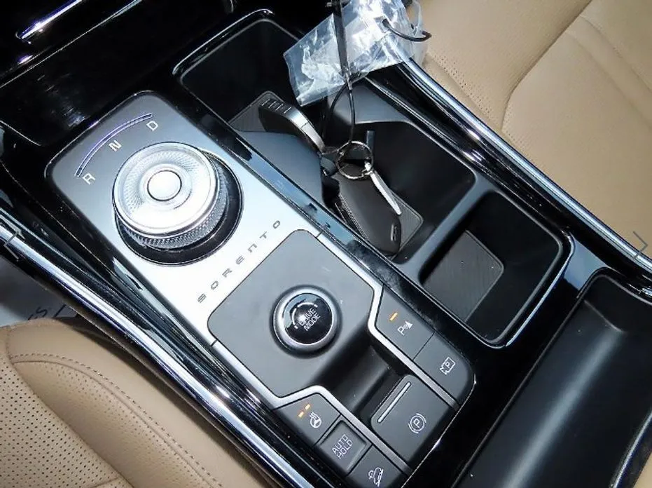 Kia Sorento — фото 7