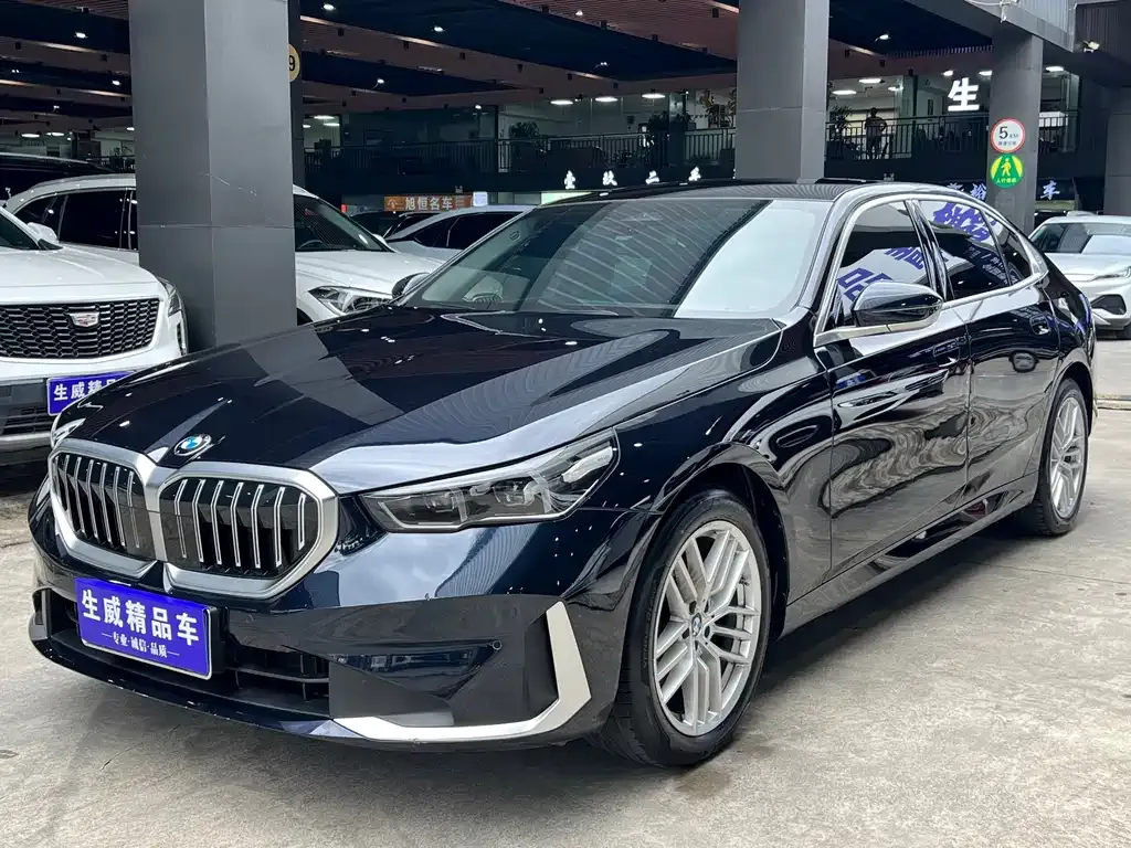 BMW 5 Series — фото 1