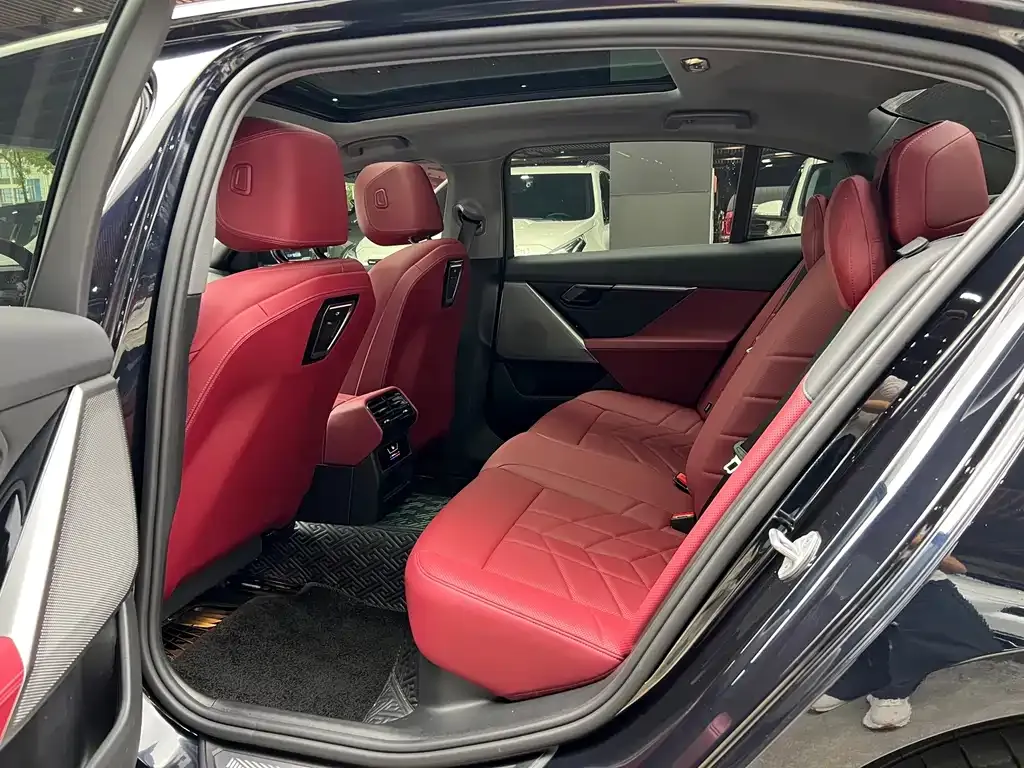 BMW 5 Series — фото 10