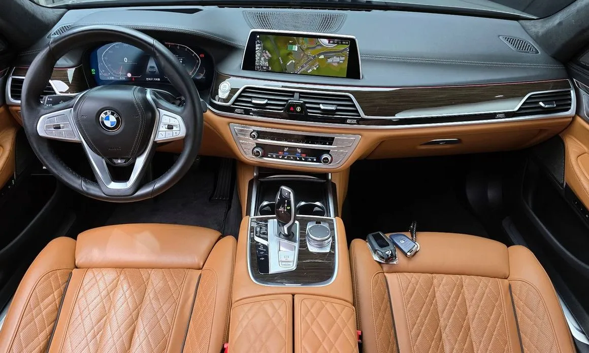 BMW 7-Series — фото 10