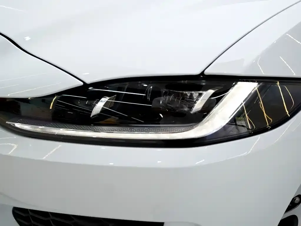Jaguar XEL — фото 2