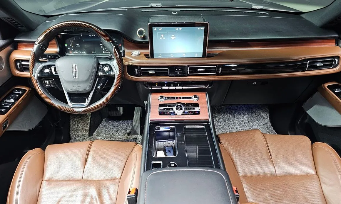 Lincoln Aviator — фото 8