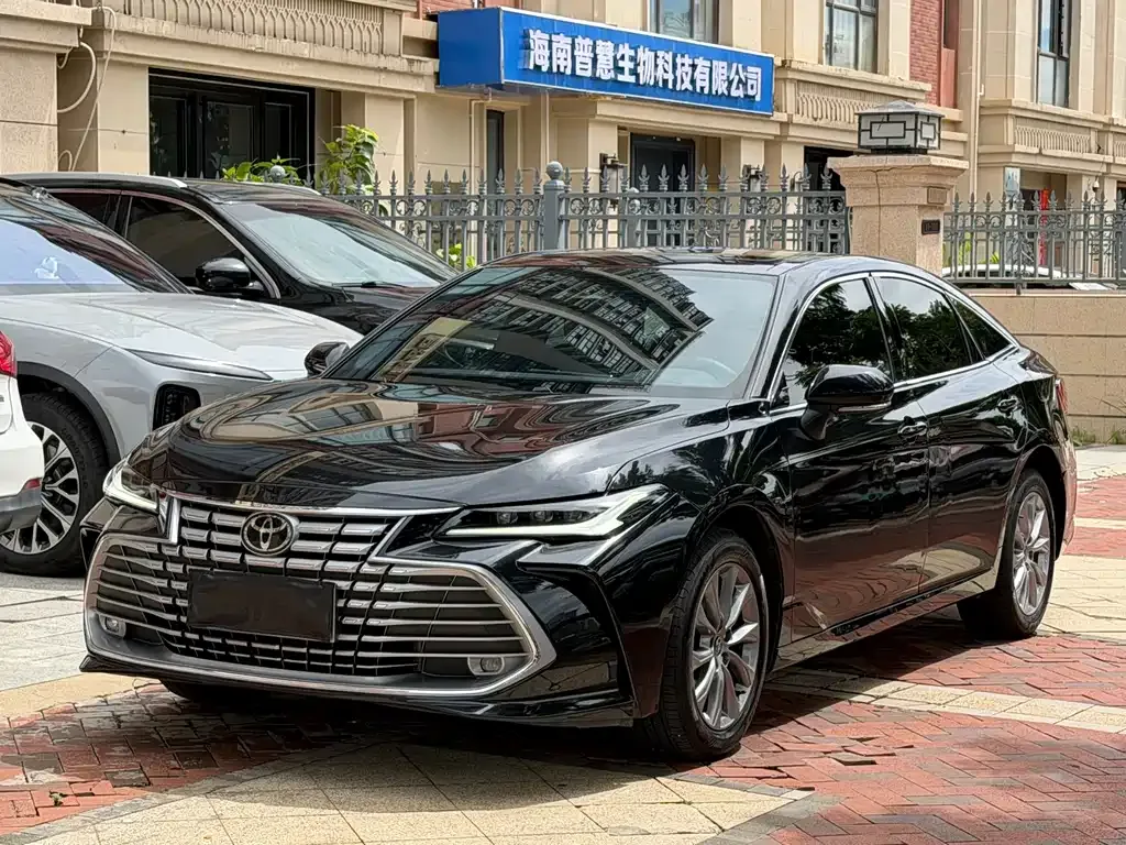 Toyota Avalon — фото 1