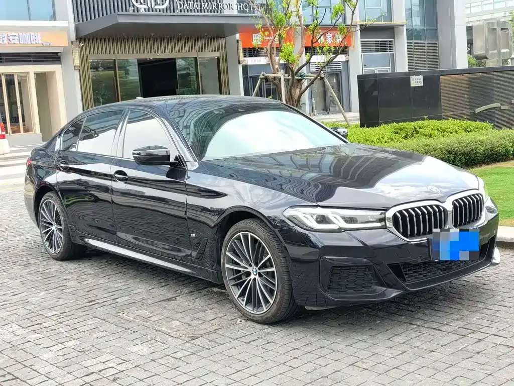 BMW 5 Series — фото 1