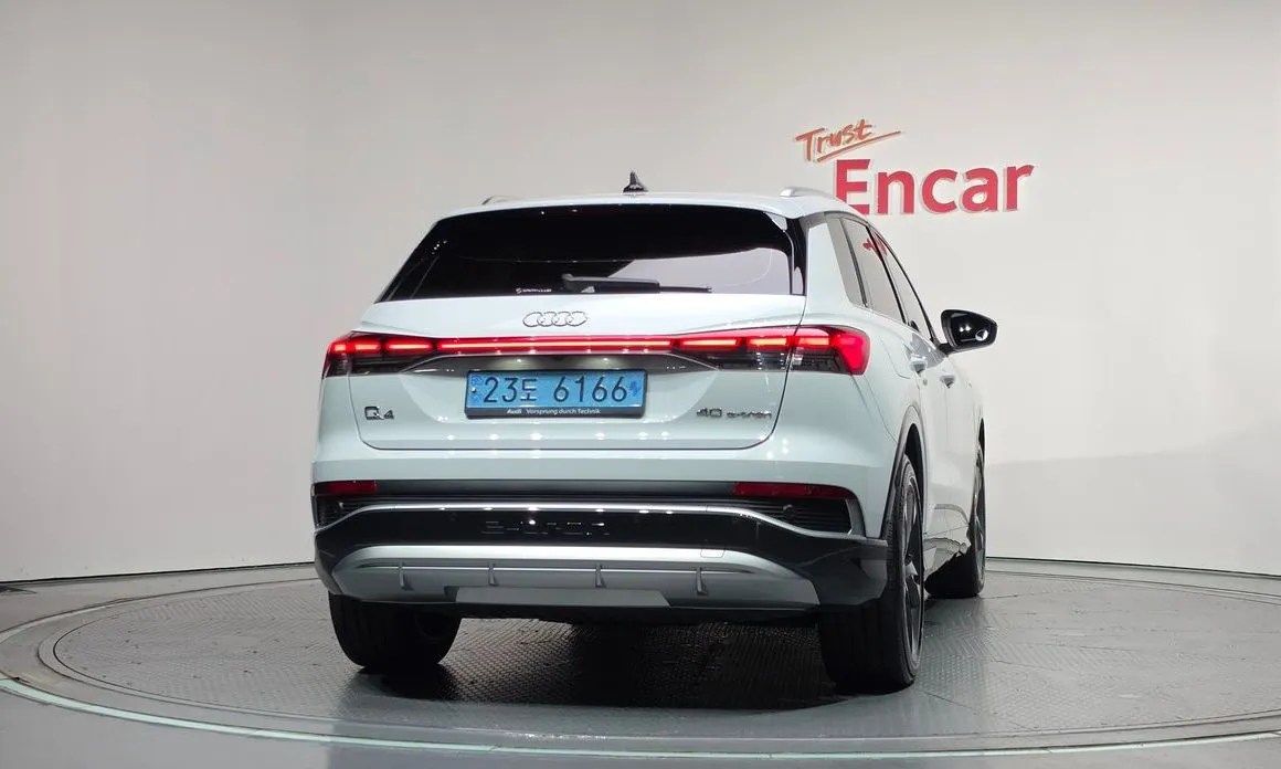 Audi Q4 e-tron — фото 6