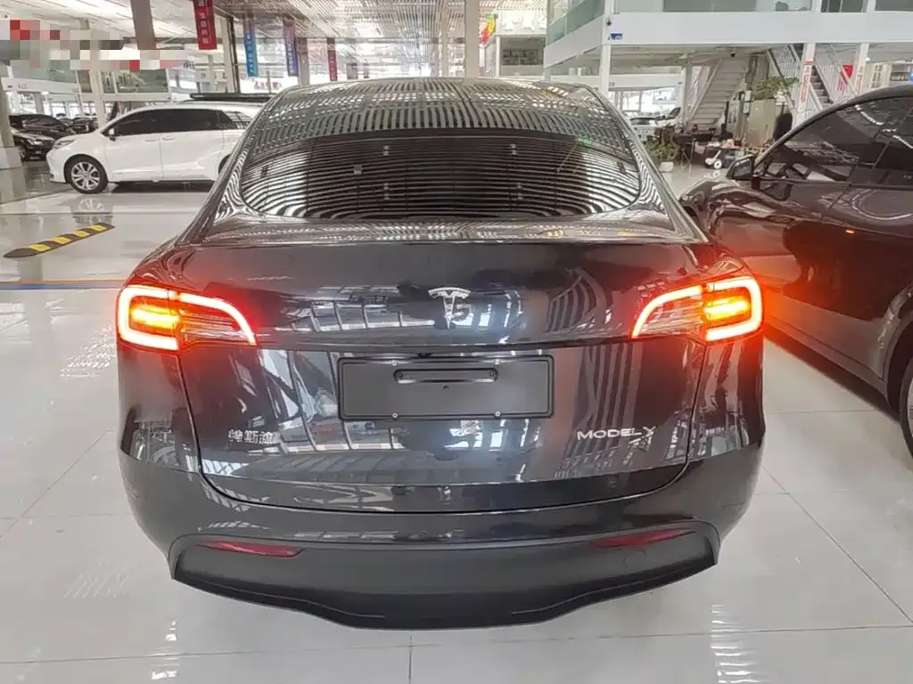 Tesla Model Y — фото 4