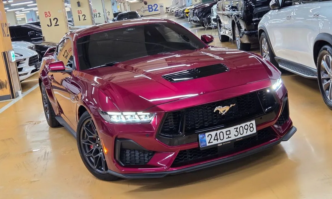 Ford Mustang — фото 1