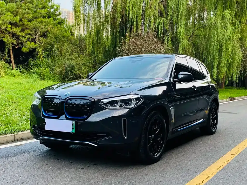 BMW iX3 — фото 1
