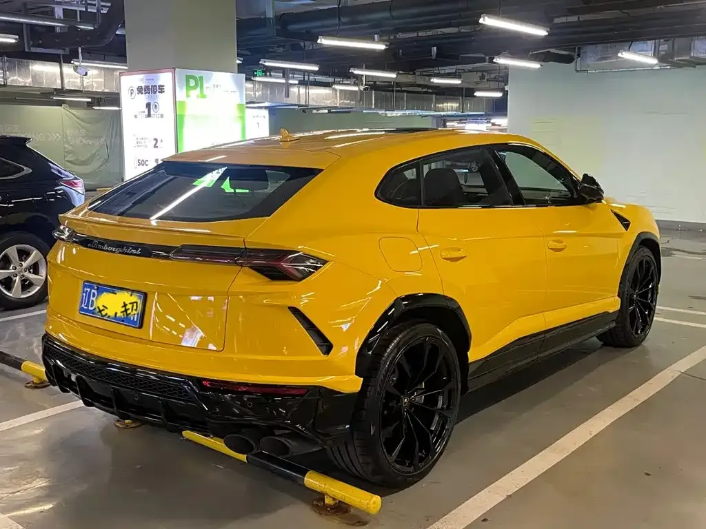 Lamborghini Urus — фото 10