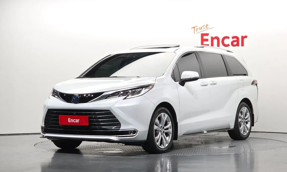 Toyota Sienna — фото 1