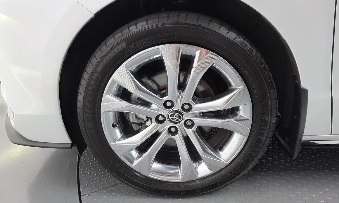 Toyota Sienna — фото 10