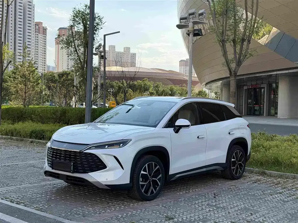 BYD L DM-i — фото 1