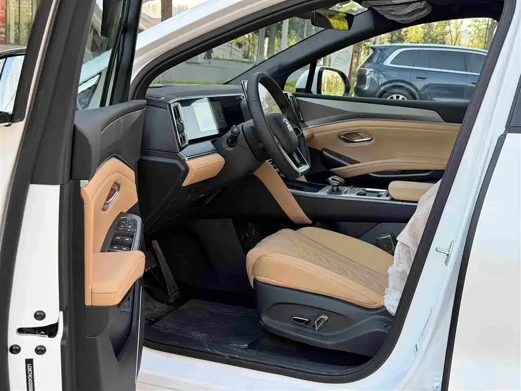 BYD L DM-i — фото 2