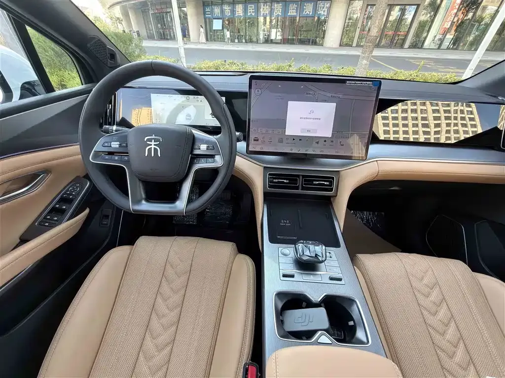 BYD L DM-i — фото 4