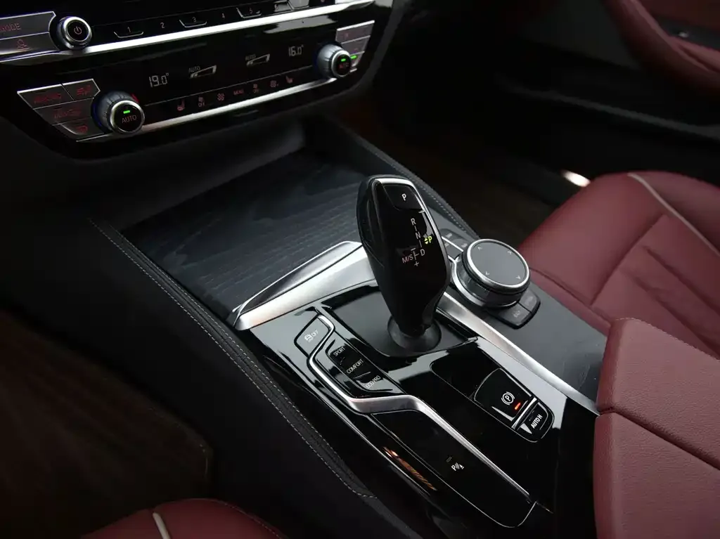 BMW 5 Series — фото 4
