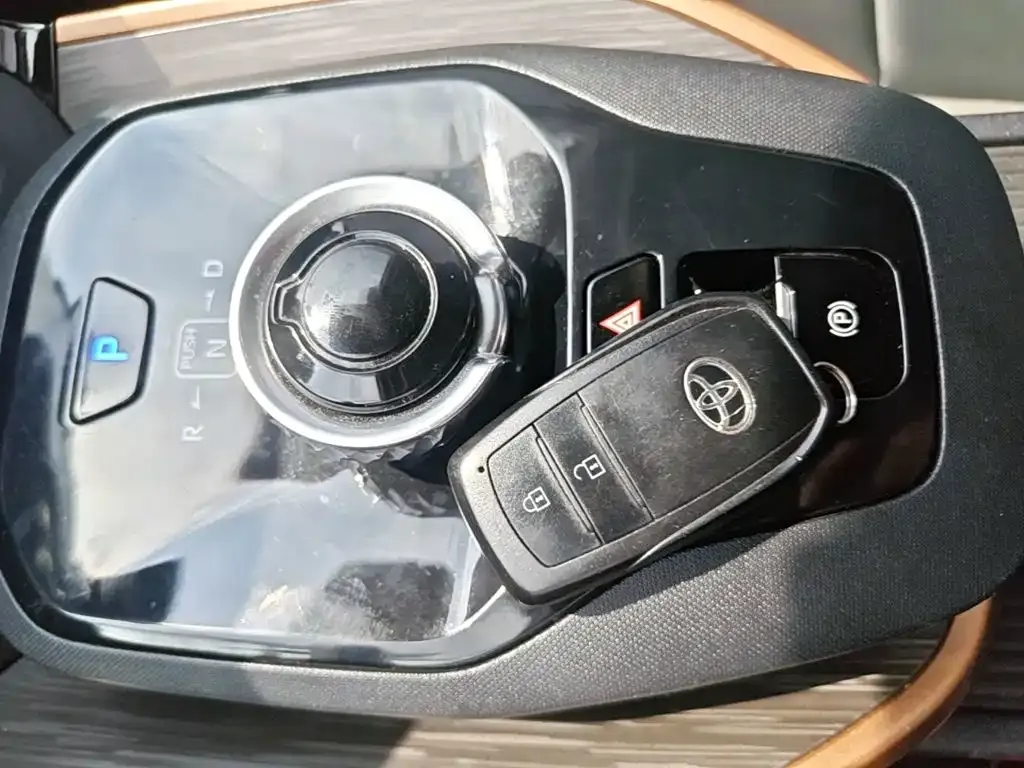Toyota bZ3 — фото 2
