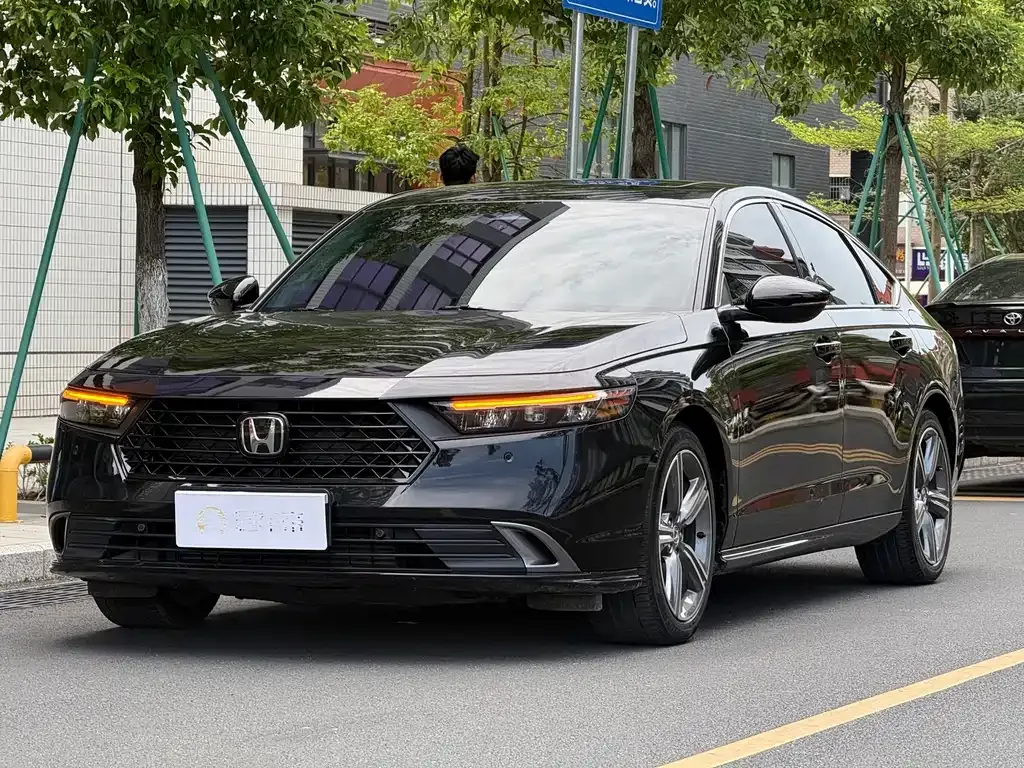 Honda Accord — фото 1