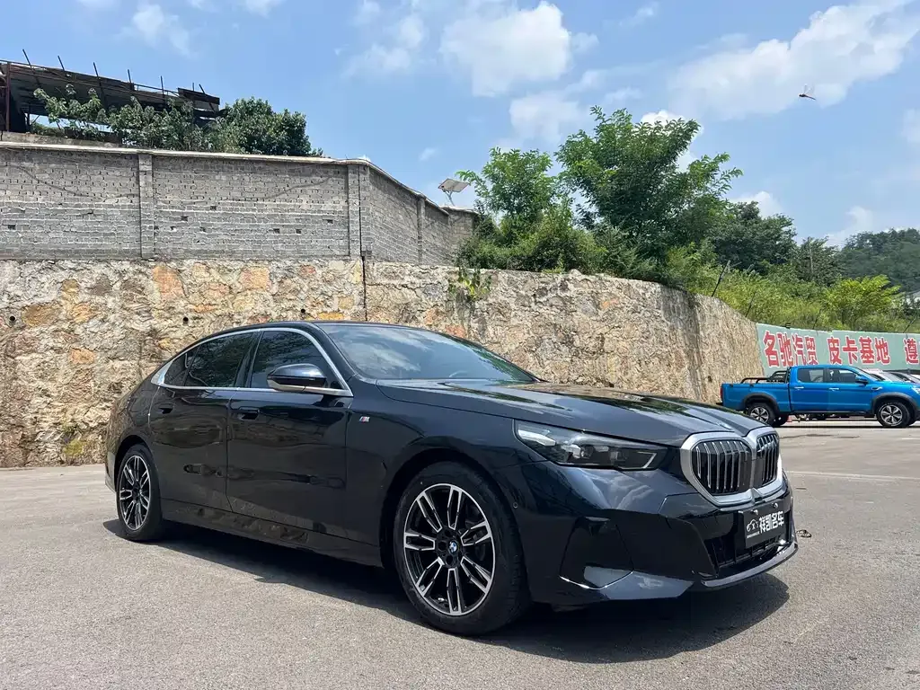 BMW 5 Series — фото 9