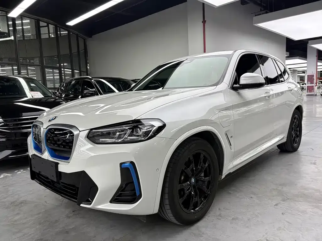 BMW iX3 — фото 1