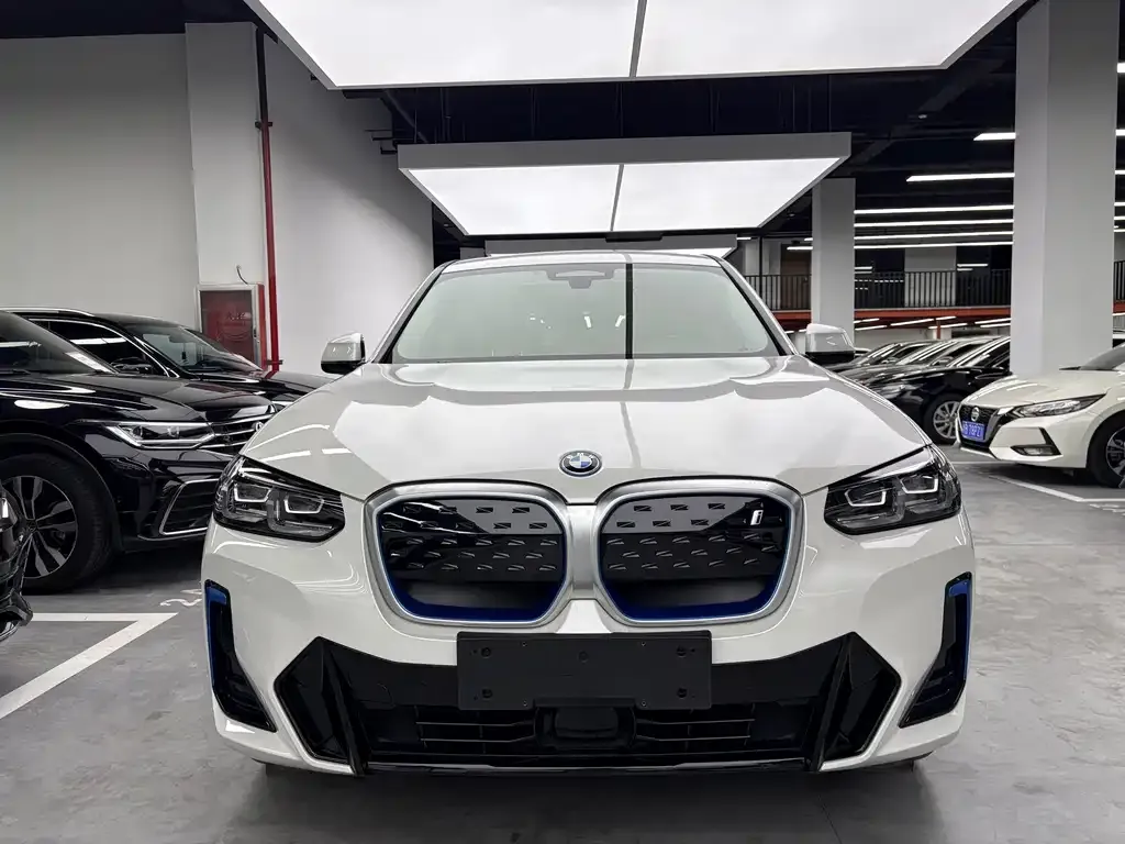 BMW iX3 — фото 2