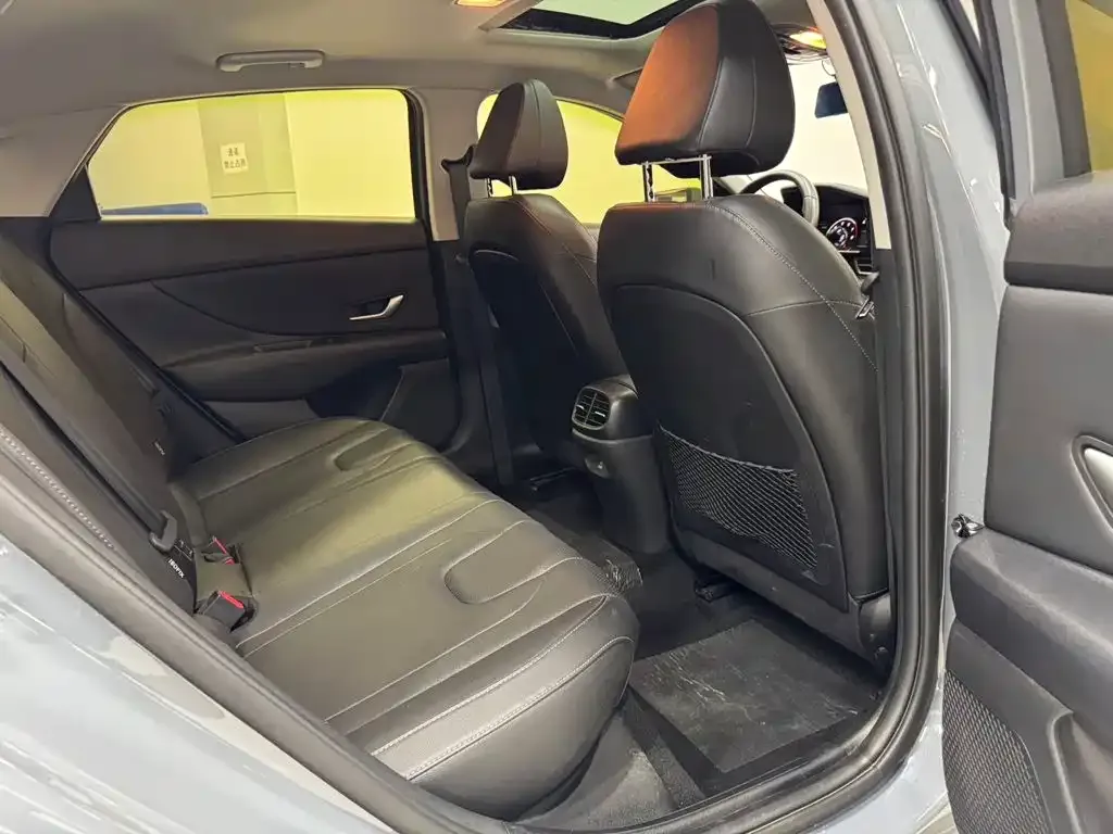 Hyundai Elantra — фото 2