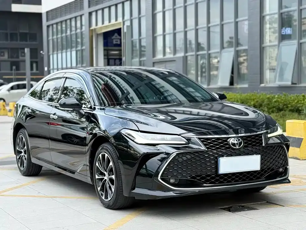 Toyota Avalon — фото 1