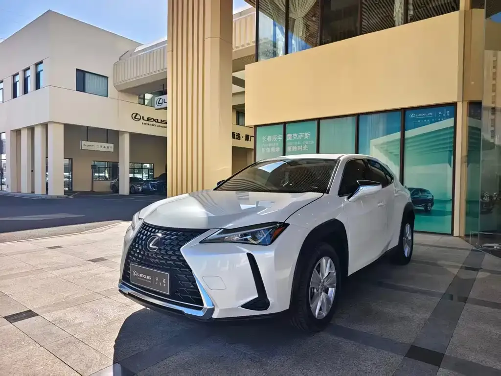 Lexus UX — фото 1