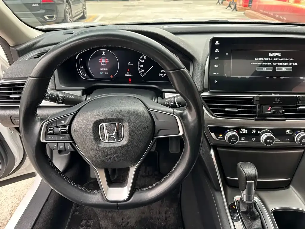 Honda Accord — фото 10