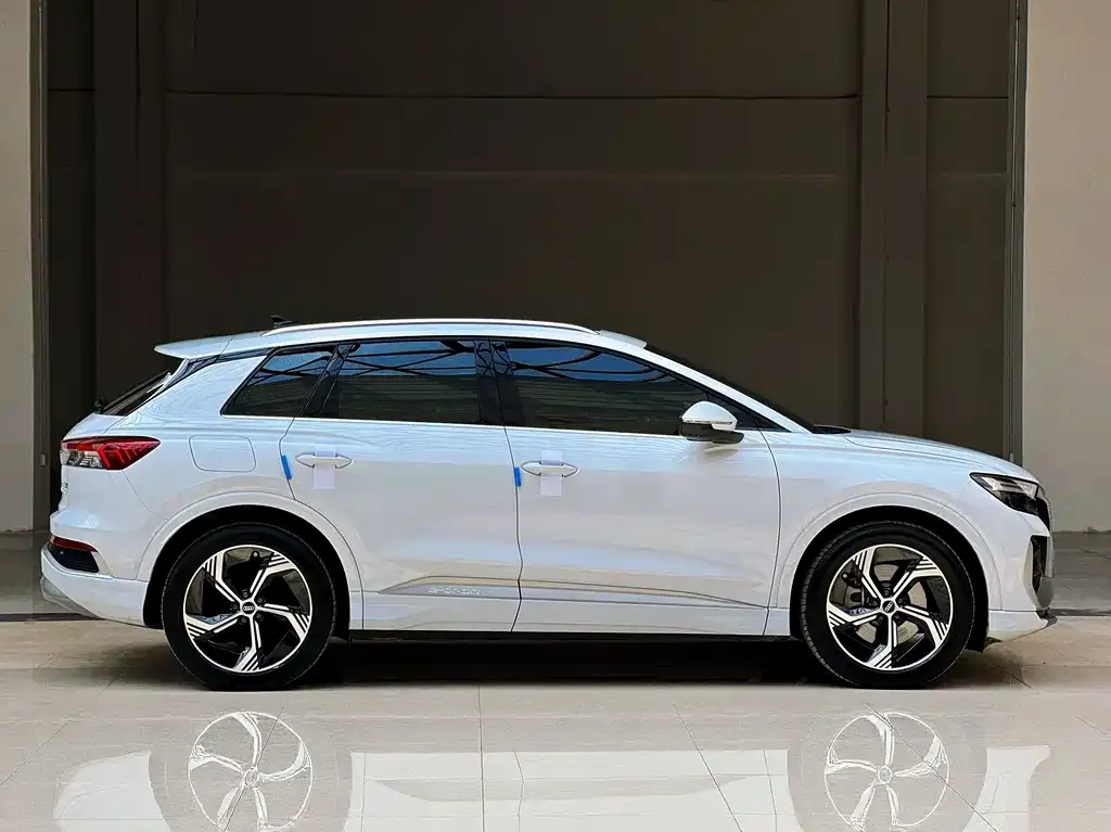 Audi Q4 e-tron — фото 10