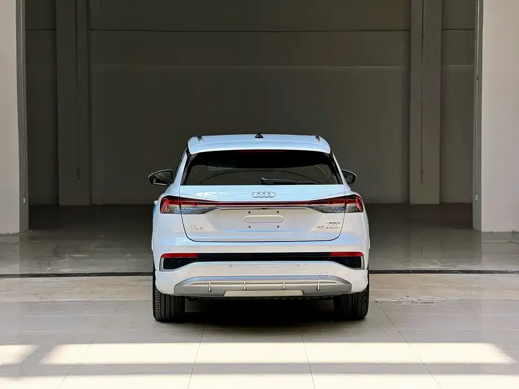 Audi Q4 e-tron — фото 4