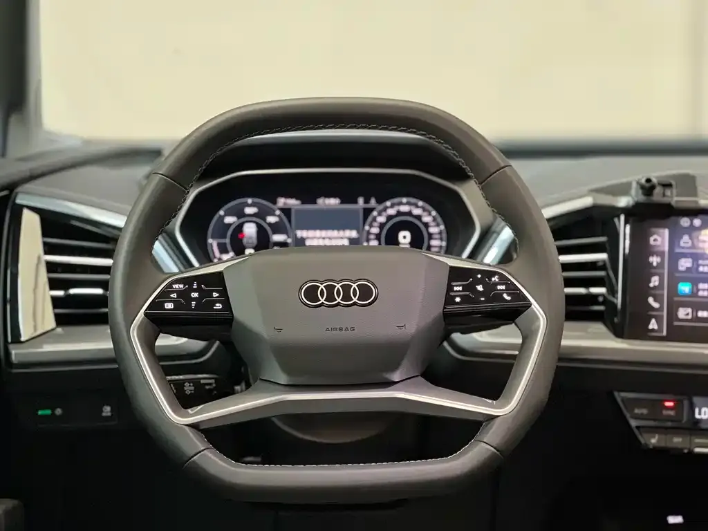 Audi Q4 e-tron — фото 8