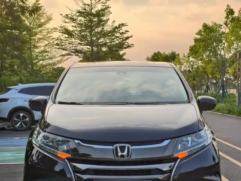 Honda Odyssey — фото 1